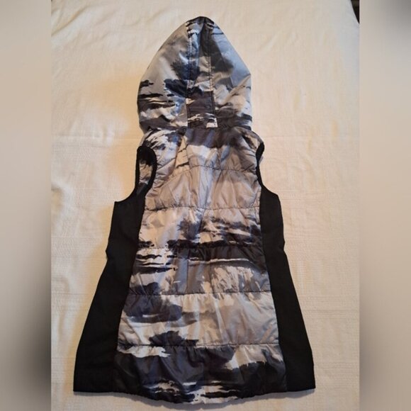 Zella girls size XL or 14/16 gray & black camo vest attached hood, VGUC - Picture 3 of 4
